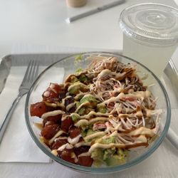 La Fresquería Salad Bar - Poke bowl and lemonade