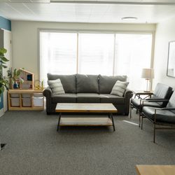 Oregon Wisdom Teeth - Well lit and spacious waiting area at Salem dentist Oregon Wisdom Teeth