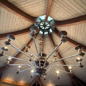 The Looking Glass Restaurant - Gorgeous Chandelier - New American Near Me - Bar Harbor, Maine