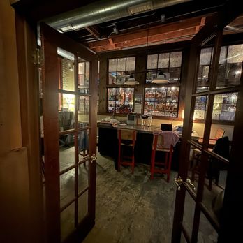 Kibbitznest Books, Brews & Blarney - Cocktail Bars Near Me - Chicago, Illinois
