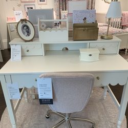 Pottery Barn Kids - Girls desk