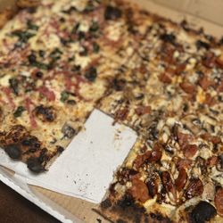 Benji’s Woodfire Pizza - Shroomin and hot honey