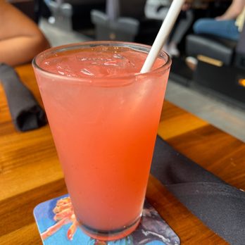 Yard House - Strawberry lemonade - Vegetarian Near Me - Gaithersburg, Maryland