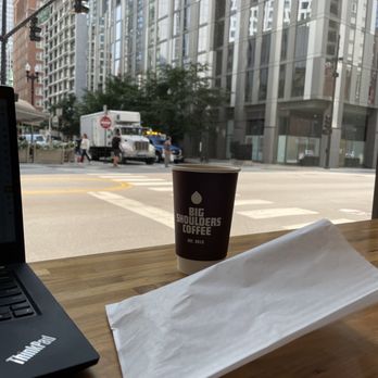 Big Shoulders Coffee - Vanilla latte - Coffee Roasteries Near Me - Chicago, Illinois