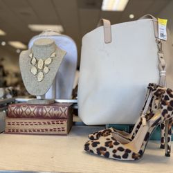 Goodwill Boutique - Leopard print shooze