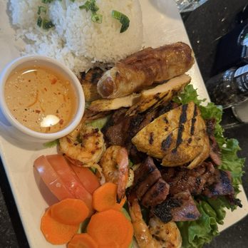 Young's Cafe - grilled combo rice platter - Vietnamese Near Me - Fort Collins, Colorado