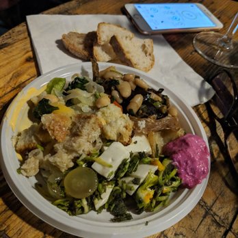 La Gallina Nera - Appetizers were great again, including a flavorful mint, cheese and grape salad... - Wine Bars Near Me - Pisa, PI