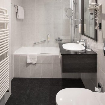 Hotel Chemnitzer Hof - Bad mit Duschbadewanne - Venues & Event Spaces Near Me - Chemnitz, SN