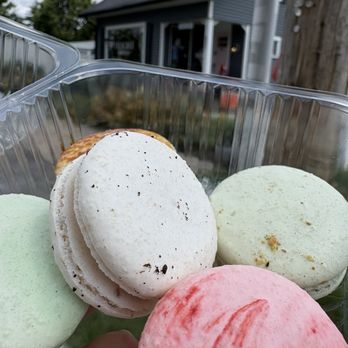 Filigree Bakery - Macarons: pistachio, blueberry/lemon, raspberry (our favorite), espresso, and dulce de leche. - Bakeries Near Me - Indianapolis, Indiana Filigree Bakery - Macarons: pistachio, blueberry/lemon, raspberry (our favorite), espresso, and dulce de leche. - Bakeries Near Me - Indianapolis, Indiana