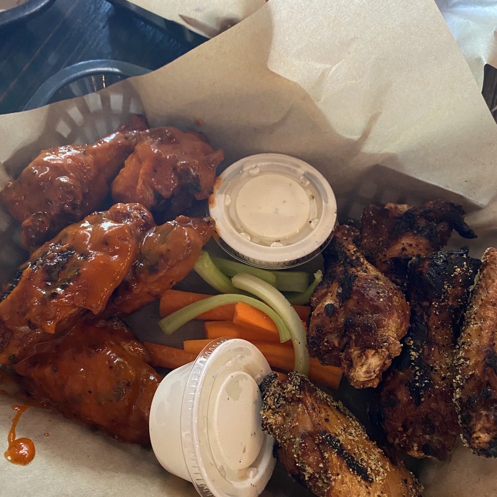 Everett's - Saucy rossy, lemon pepper - American Near Me - Omaha, Nebraska Everett's - Saucy rossy, lemon pepper - American Near Me - Omaha, Nebraska