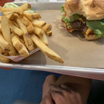 Dish n' Dat - burger - American Near Me - Canton, Connecticut