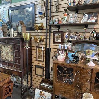 Vintage UnderGround Sales and Consignment - Antiques Near Me - Kenosha, Wisconsin Vintage UnderGround Sales and Consignment - Antiques Near Me - Kenosha, Wisconsin