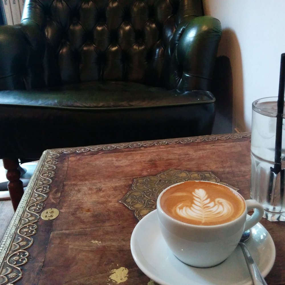 Flat White at La Caféothèque.