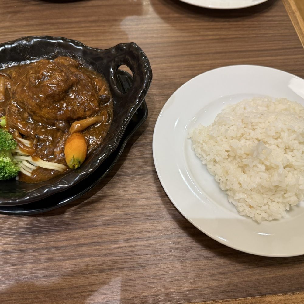 Marujuu - Braised hamburger with veggies, pasta and rice. It also came with miso soup - Japanese Near Me - Honolulu, Hawaii Marujuu - Braised hamburger with veggies, pasta and rice. It also came with miso soup - Japanese Near Me - Honolulu, Hawaii