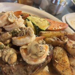 Rib Eye topped with some shrimp and mushrooms.. Let me not forget the red roasted potatoes..Mouth watering