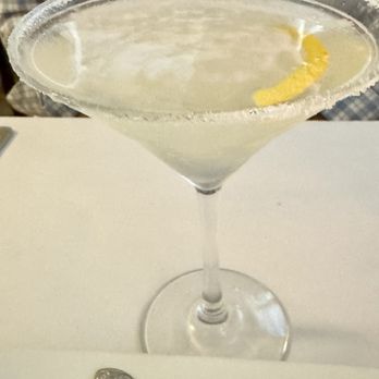 Robertos Italian Restaurant - Lemon Drop Martini - Pizza Near Me - Ogunquit, Maine