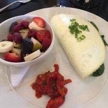 Calistoga Balloons - Egg whites with spinach a gruyere cheese with a side of fresh fruit - Tours Near Me - Calistoga, California