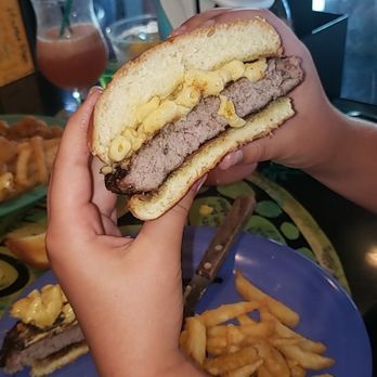 Fudpucker's - Mac n cheese burger minus the bacon jam - Seafood Near Me - Destin, Florida