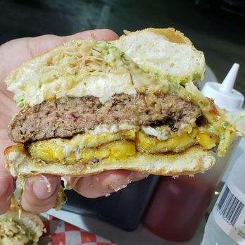 Pipo Burgers on Wheels - Food Trucks Near Me - Doral, Florida Pipo Burgers on Wheels - Food Trucks Near Me - Doral, Florida