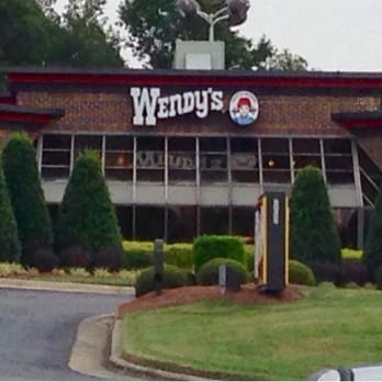 Wendy's - the front of the restaurant - Fast Food Near Me - Belmont, North Carolina