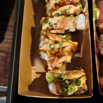 Kan Sushi - Spicy Tunal Sushi roll - Sushi Bars Near Me - Honolulu, Hawaii Kan Sushi - Spicy Tunal Sushi roll - Sushi Bars Near Me - Honolulu, Hawaii