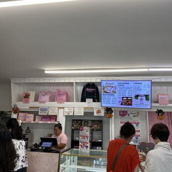 Leonard's Bakery - Bakeries Near Me - Honolulu, Hawaii