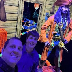 City Fun Center - Mini golf neon pirate