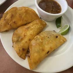 Como En Casa Tacos y Qusadillas - Steak birria tacos