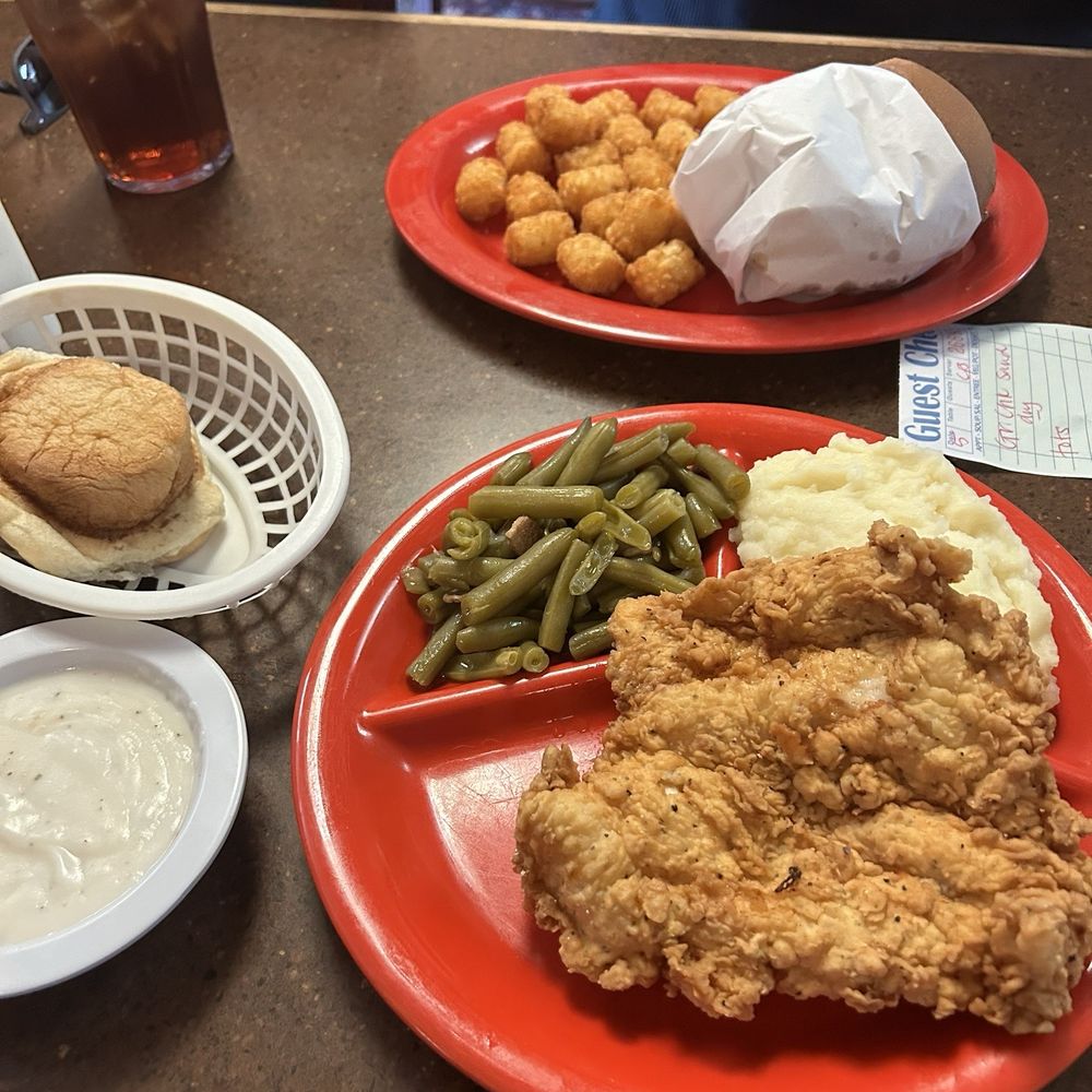 Stoney's Dinner Bell - Chicken fried chicken, mashed potatoes and green beans, roll and gravy. Grilled chicken sandwich with tater tots. Sweet tea - Diners Near Me Stoney's Dinner Bell - Chicken fried chicken, mashed potatoes and green beans, roll and gravy. Grilled chicken sandwich with tater tots. Sweet tea - Diners Near Me