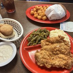 Stoney's Dinner Bell - Chicken fried chicken, mashed potatoes and green beans, roll and gravy. Grilled chicken sandwich with tater tots. Sweet tea