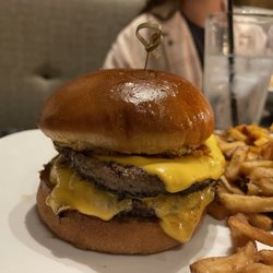 L On North Eatery & Bar - Burger
