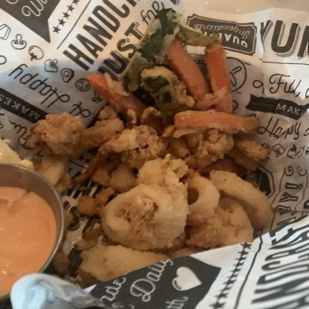 Greenhouse Kitchen + Bar - Crispy calamari - Cocktail Bars Near Me - Vienna, Virginia