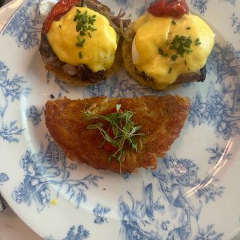Little Hen - Eggs Benedict- braised short rib - Breakfast & Brunch Near Me - Miami, Florida Little Hen - Eggs Benedict- braised short rib - Breakfast & Brunch Near Me - Miami, Florida