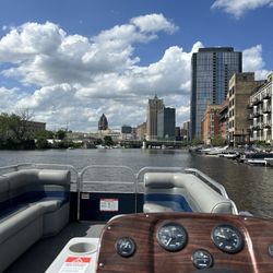 Riverwalk Boat Rentals & Tours