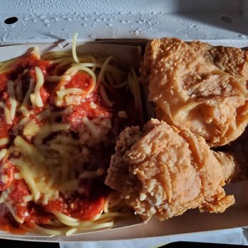 Jollibee - 2 piece Chicken and Spaghetti - Fast Food Near Me - San Diego, California Jollibee - 2 piece Chicken and Spaghetti - Fast Food Near Me - San Diego, California
