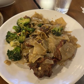 ZaZa Thai - Pad see ew with BBQ pork (look how big the chunks are) - Thai Near Me - Plano, Texas ZaZa Thai - Pad see ew with BBQ pork (look how big the chunks are) - Thai Near Me - Plano, Texas