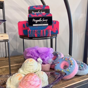 Magnolia Soap & Bath - Bubble Scoops and Donut Bath Bombs - Cosmetics & Beauty Supply Near Me - Glastonbury, Connecticut