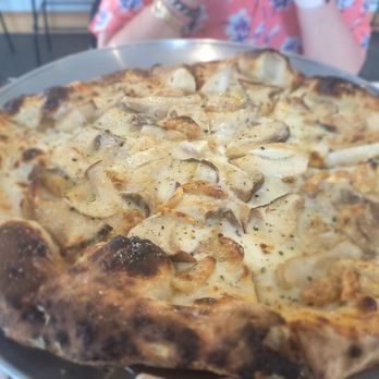 Marlow - Mushroom Pizza - Pizza Near Me - Makawao, Hawaii Marlow - Mushroom Pizza - Pizza Near Me - Makawao, Hawaii