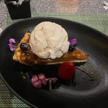Wailele Cafe - Macadamia nut pie - New American Near Me - Kailua-Kona, Hawaii