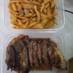 El Bodegon de la calle Ayacucho - Bife con fritas para llevar. El bife jugoso como corresponde. Almuerzo de campeones