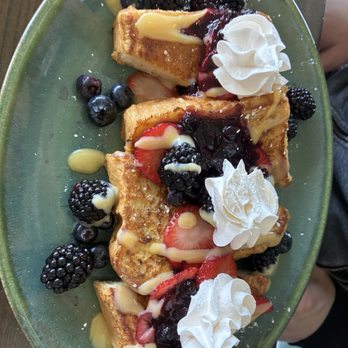 Brunch Berry - Brioche French Toast - Coffee & Tea Near Me - New Berlin, Wisconsin