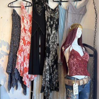 Obscura Collective - Used, Vintage & Consignment Near Me - Los Angeles, California Obscura Collective - Used, Vintage & Consignment Near Me - Los Angeles, California