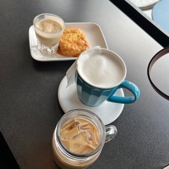 George Howell Coffee - two cups of coffee and a pastry - Coffee & Tea Near Me - Newtonville, Massachusetts George Howell Coffee - two cups of coffee and a pastry - Coffee & Tea Near Me - Newtonville, Massachusetts