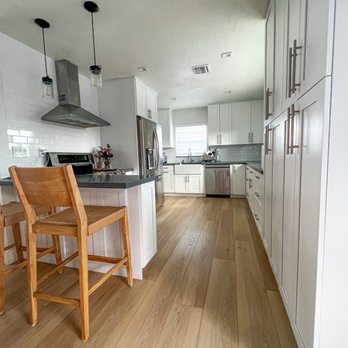 Pride Flooring and Home Decor - a kitchen with hardwood floors - Flooring Near Me - Miami, Florida Pride Flooring and Home Decor - a kitchen with hardwood floors - Flooring Near Me - Miami, Florida