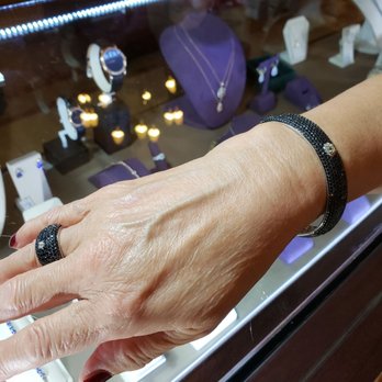 Diamonds International - Jewelry Near Me - Cabo San Lucas, BCS