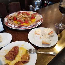 El Gavilan - Pinchos and wine