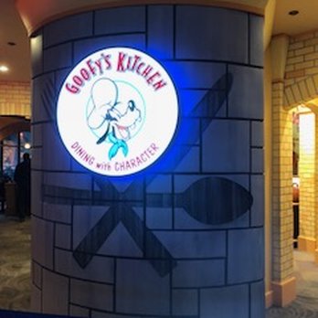 Goofy's Kitchen - Entrance (behind this wall is the picture taking before you are seated) - American Near Me - Anaheim, California
