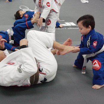 Gracie Barra - Stefan passing the guard to side control. 3 1/5 years old and already loving the art of jiu jitsu. - Muay Thai Near Me - Northridge, California