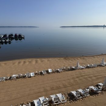 Sugar Beach Resort Hotel - Every morning, the beach is ready for guests. - Hotels Near Me - Traverse City, Michigan Sugar Beach Resort Hotel - Every morning, the beach is ready for guests. - Hotels Near Me - Traverse City, Michigan
