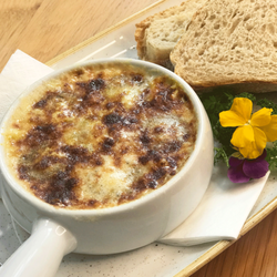 Restaurant Goldenes Lamm Villach - Vorspeise ueberbackene kaerntner schnecken mit weissbrot restaurant goldenes lamm villach